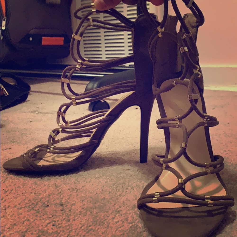 Open toe olive heel